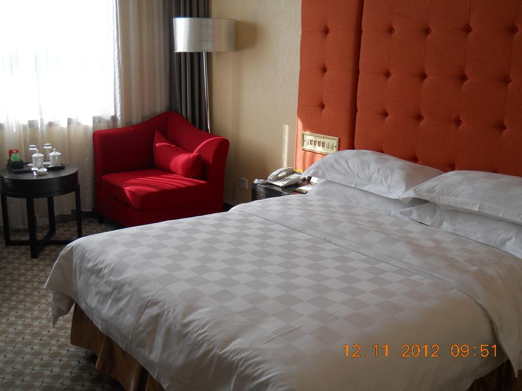 Yijing Holiday Hotel Yimeng Road Linyi  Стая снимка