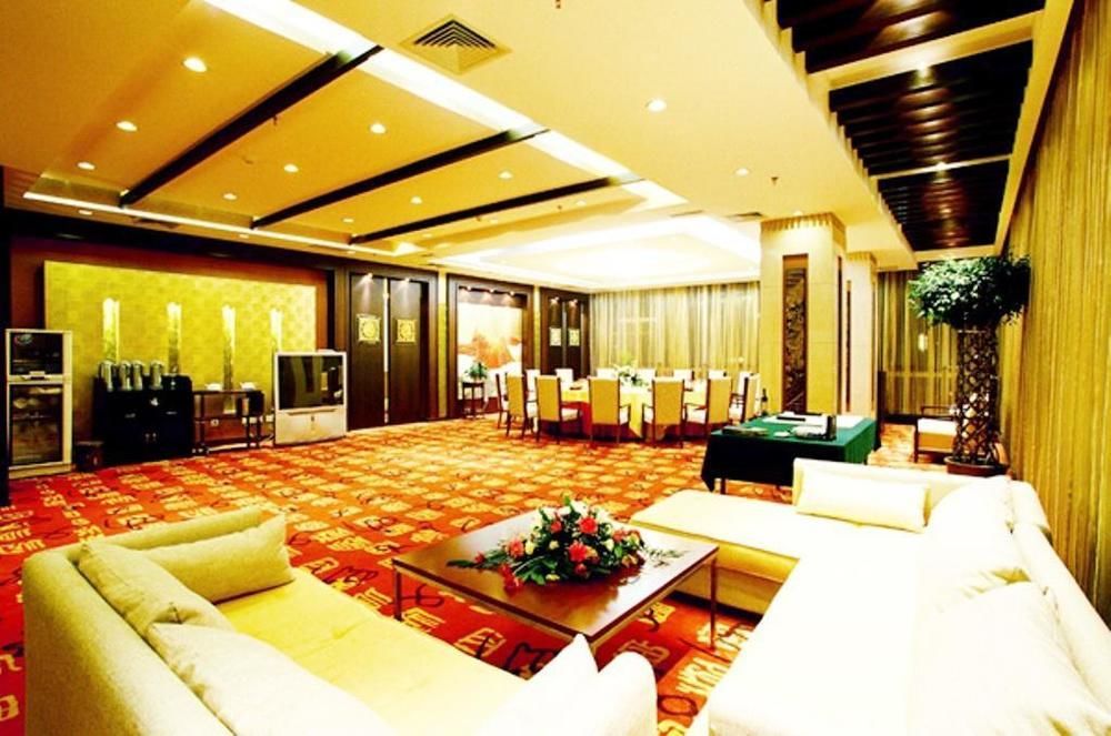 Yijing Holiday Hotel Yimeng Road Linyi  Екстериор снимка