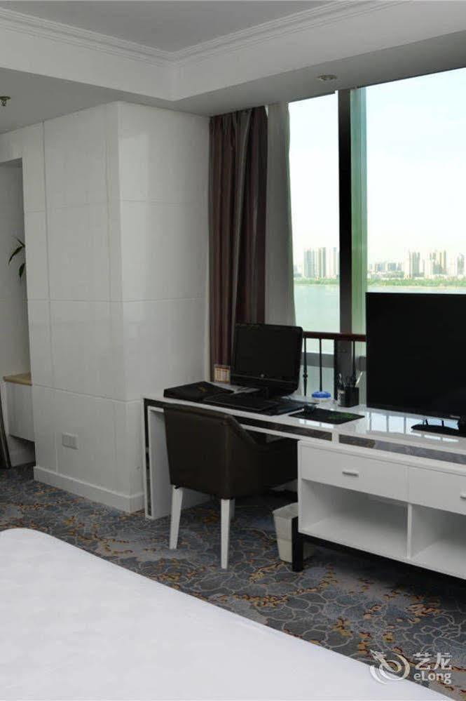 Yijing Holiday Hotel Yimeng Road Linyi  Екстериор снимка